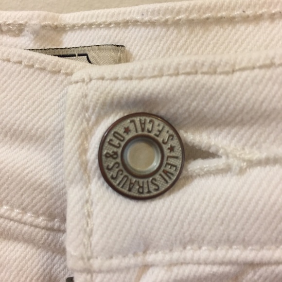 Levi’s White Cotton Capri Short Jeans - Picture 4 of 7